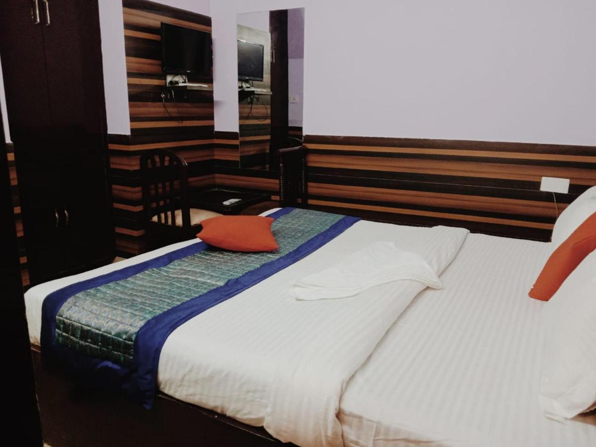 Perfect Palace Hotel New Delhi Bagian luar foto